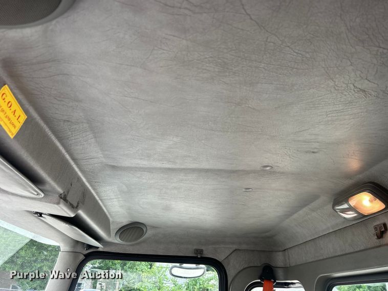 image for item DO6697 2005 Kenworth T300 semi truck