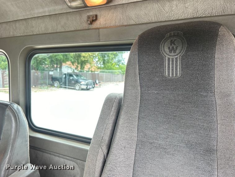 image for item DO6697 2005 Kenworth T300 semi truck