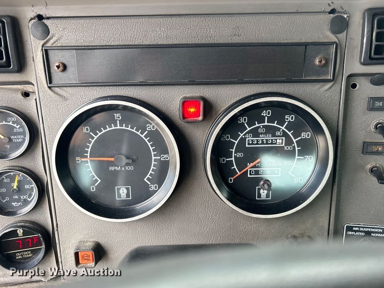 image for item DO6697 2005 Kenworth T300 semi truck