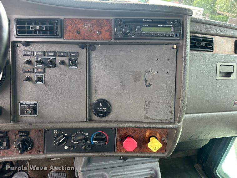 image for item DO6697 2005 Kenworth T300 semi truck