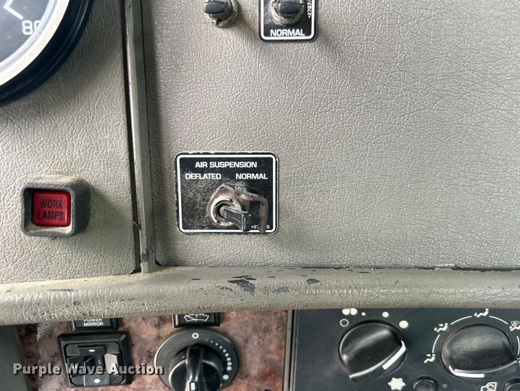 image for item DO6697 2005 Kenworth T300 semi truck