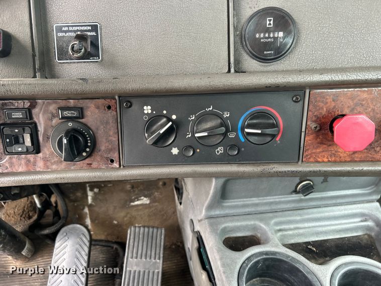 image for item DO6697 2005 Kenworth T300 semi truck