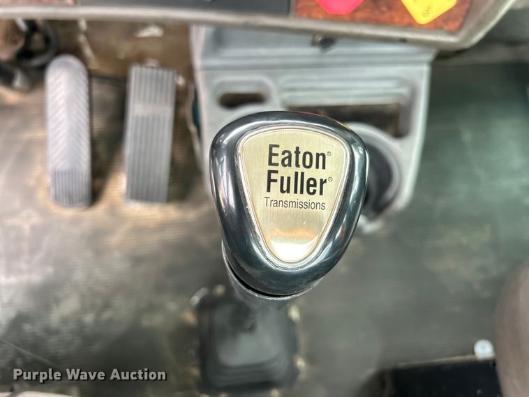 image for item DO6697 2005 Kenworth T300 semi truck