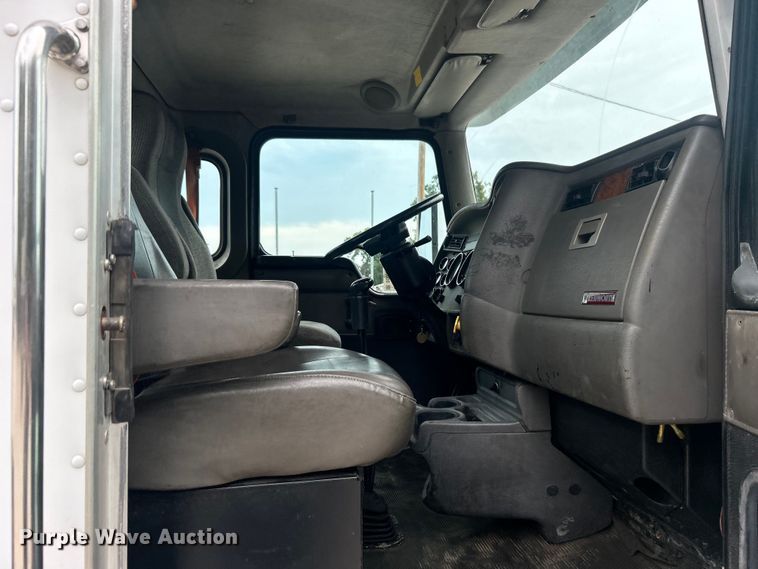 image for item DO6697 2005 Kenworth T300 semi truck