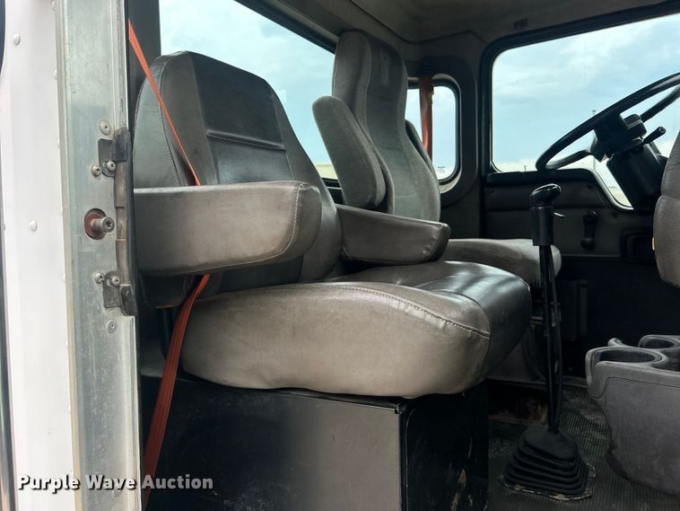 image for item DO6697 2005 Kenworth T300 semi truck