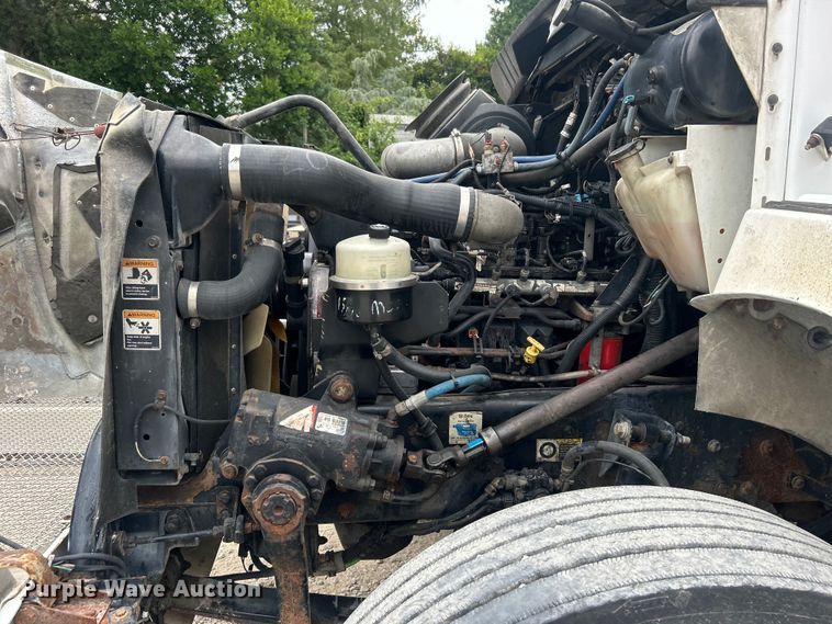 image for item DO6697 2005 Kenworth T300 semi truck