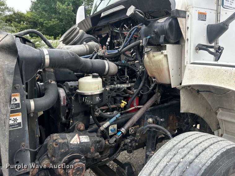 image for item DO6697 2005 Kenworth T300 semi truck