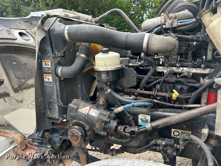 image for item DO6697 2005 Kenworth T300 semi truck