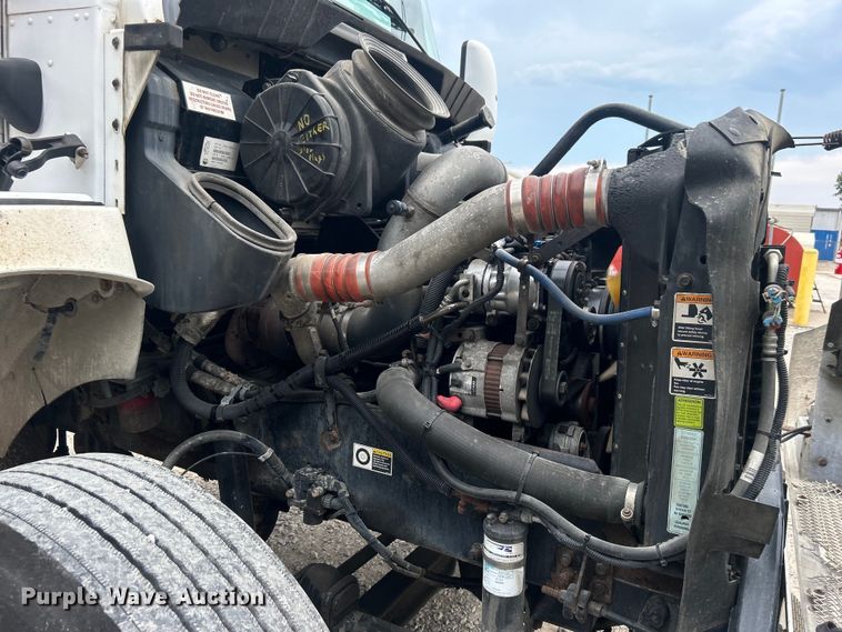 image for item DO6697 2005 Kenworth T300 semi truck