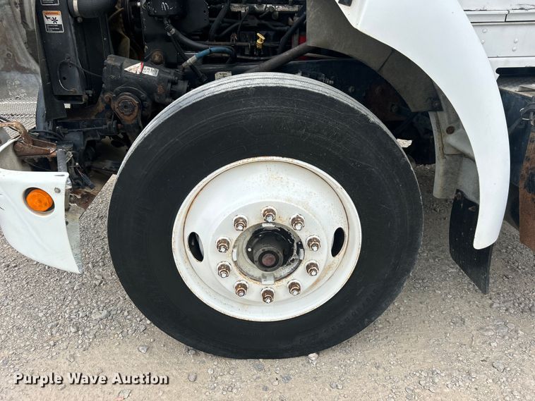 image for item DO6697 2005 Kenworth T300 semi truck