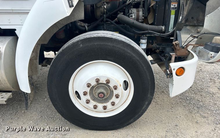 image for item DO6697 2005 Kenworth T300 semi truck