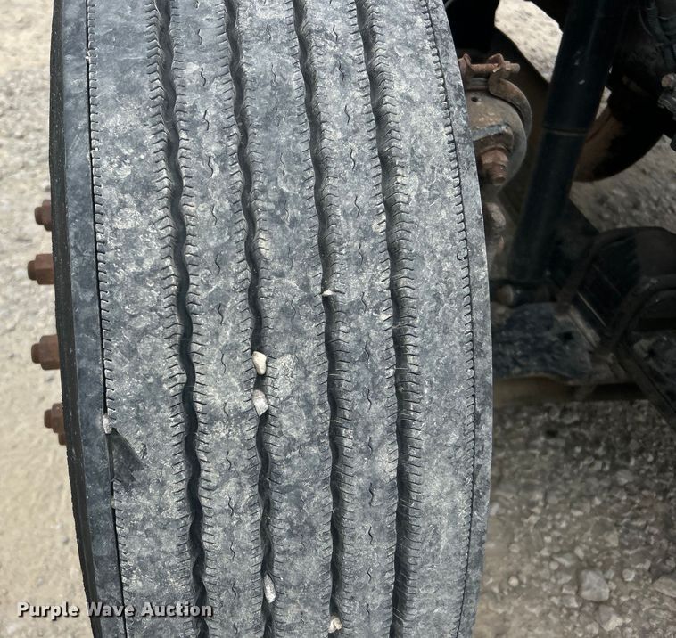 image for item DO6697 2005 Kenworth T300 semi truck