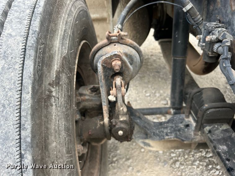 image for item DO6697 2005 Kenworth T300 semi truck