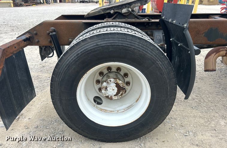 image for item DO6697 2005 Kenworth T300 semi truck