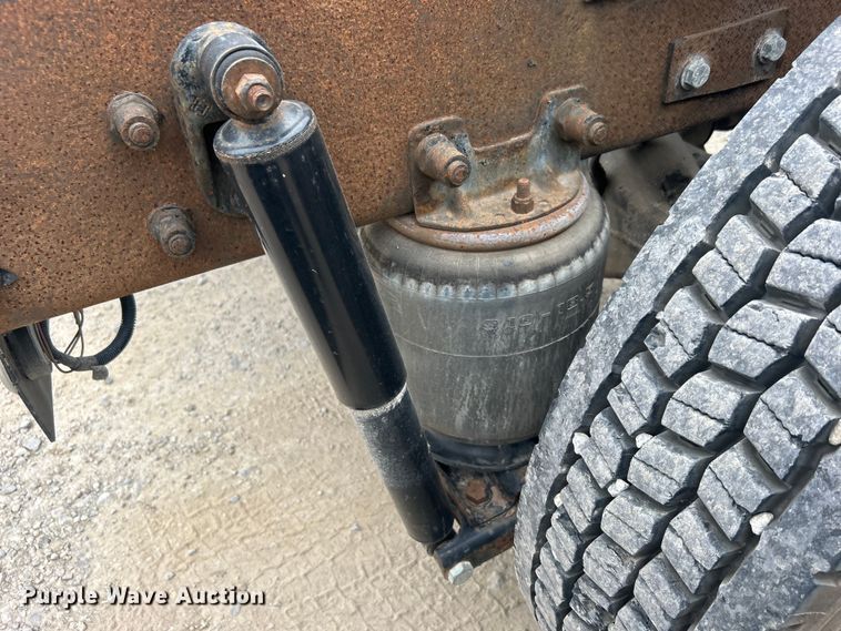 image for item DO6697 2005 Kenworth T300 semi truck