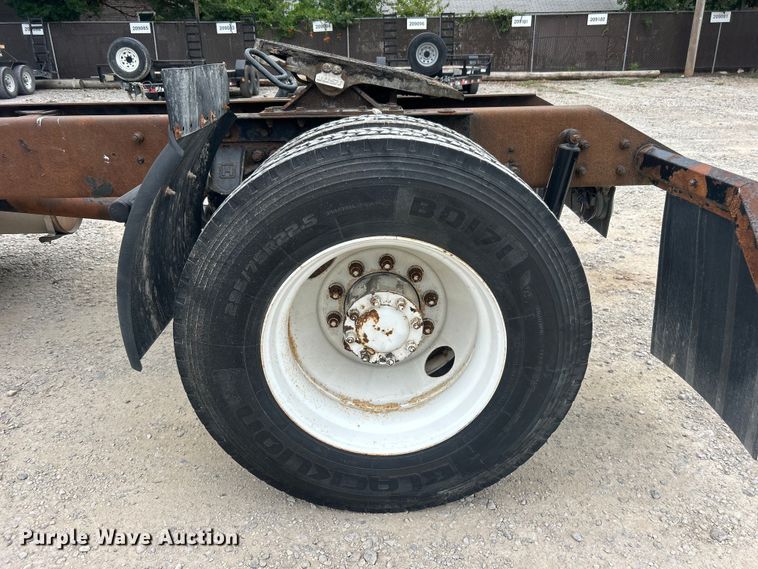 image for item DO6697 2005 Kenworth T300 semi truck