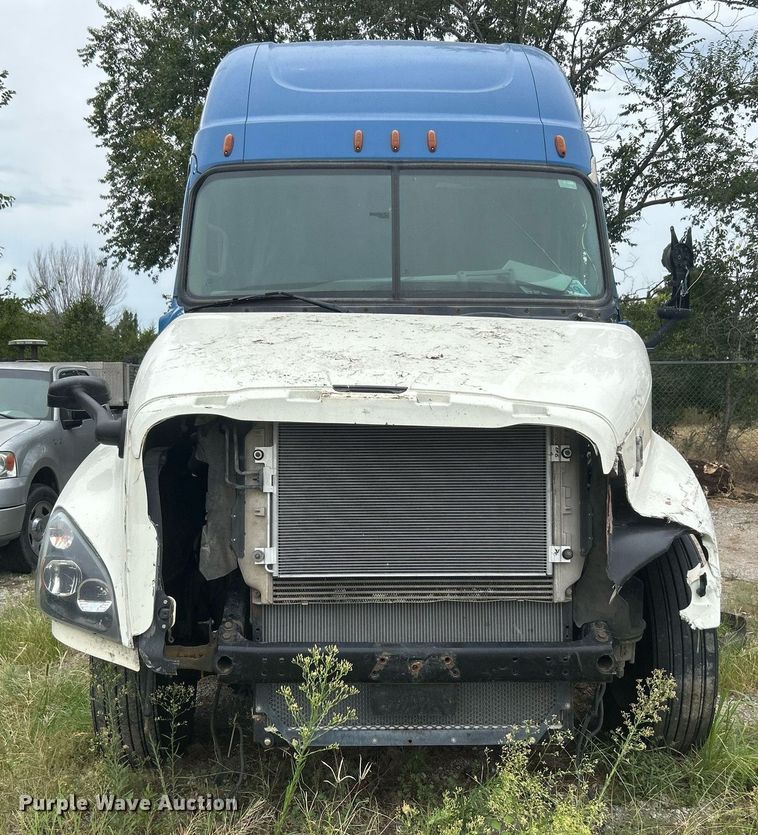 image for item DO7460 2011 Freightliner  Cascadia semi truck