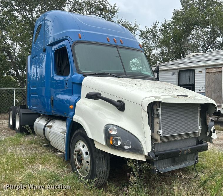 image for item DO7460 2011 Freightliner  Cascadia semi truck