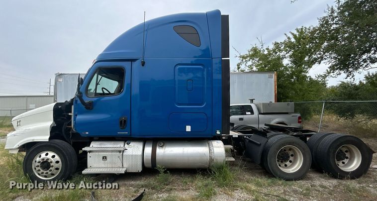 image for item DO7460 2011 Freightliner  Cascadia semi truck