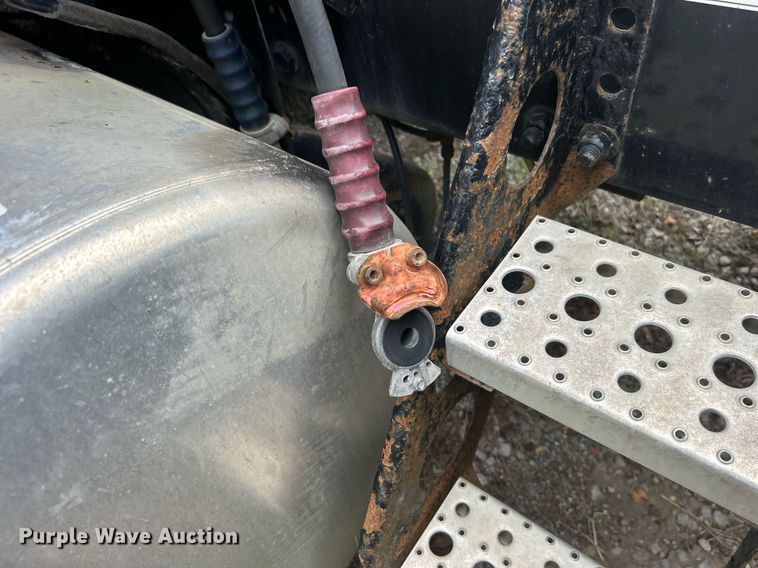 image for item DO7460 2011 Freightliner  Cascadia semi truck