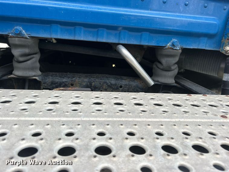 image for item DO7460 2011 Freightliner  Cascadia semi truck