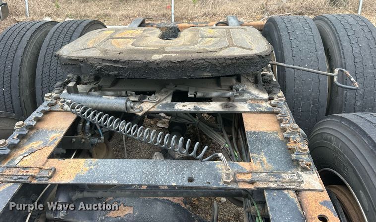 image for item DO7460 2011 Freightliner  Cascadia semi truck