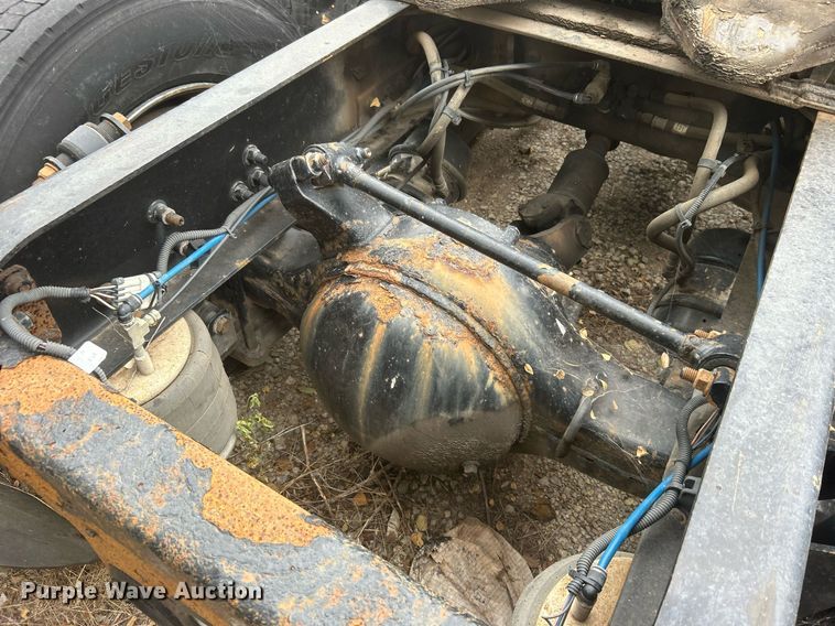 image for item DO7460 2011 Freightliner  Cascadia semi truck