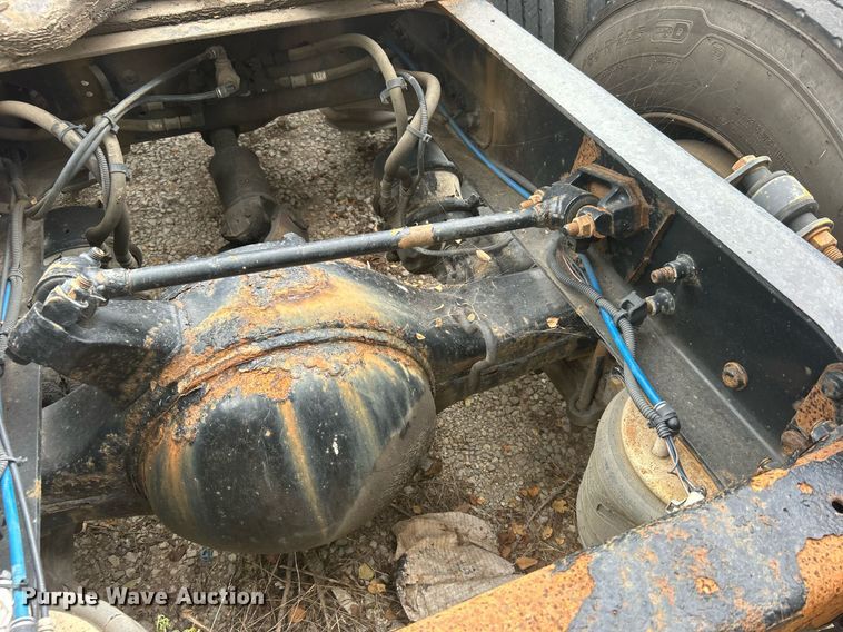 image for item DO7460 2011 Freightliner  Cascadia semi truck