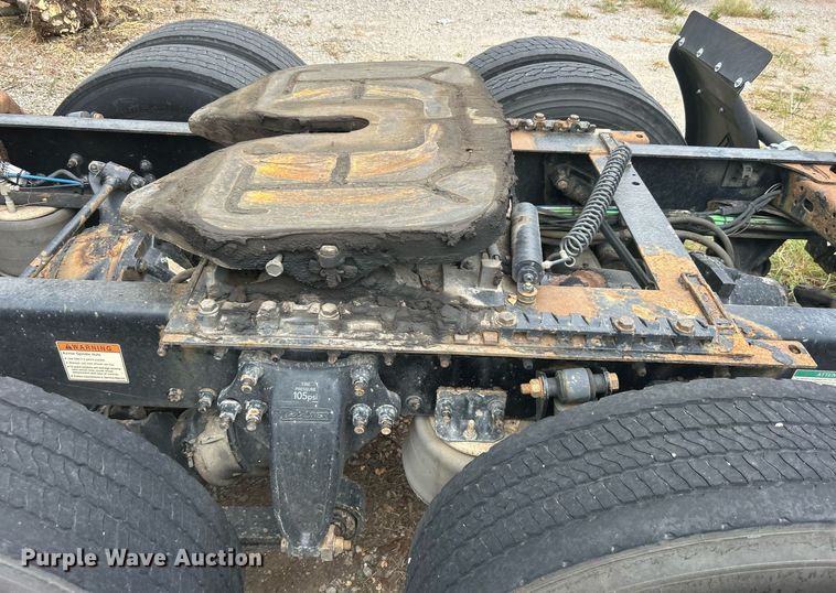 image for item DO7460 2011 Freightliner  Cascadia semi truck