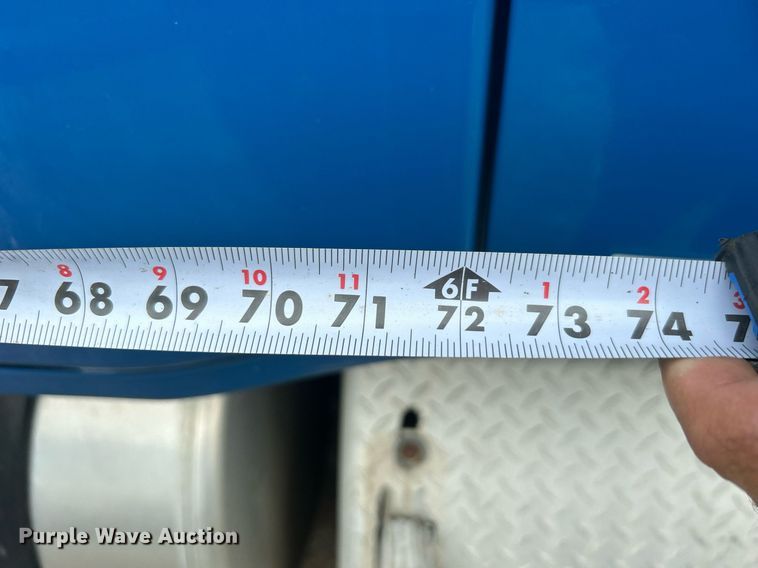 image for item DO7460 2011 Freightliner  Cascadia semi truck