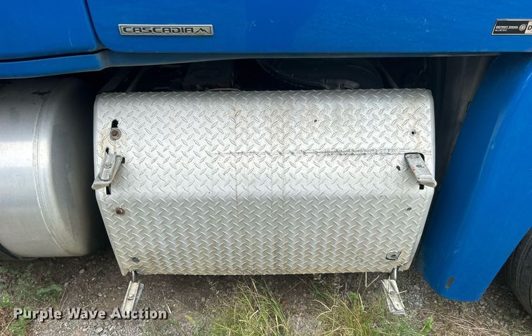 image for item DO7460 2011 Freightliner  Cascadia semi truck