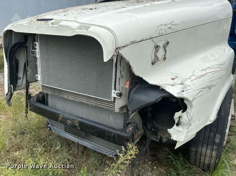 image for item DO7460 2011 Freightliner  Cascadia semi truck