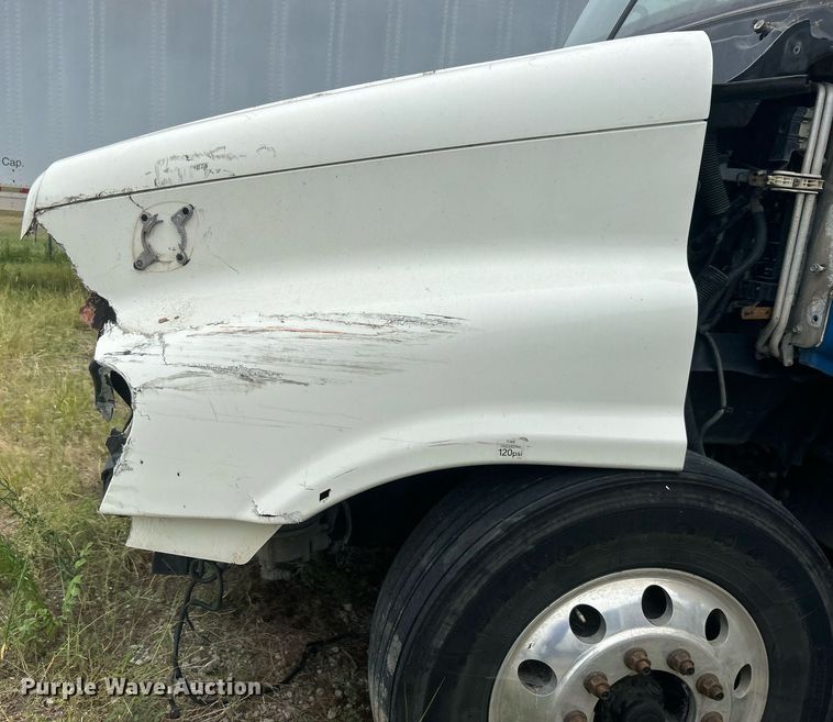 image for item DO7460 2011 Freightliner  Cascadia semi truck