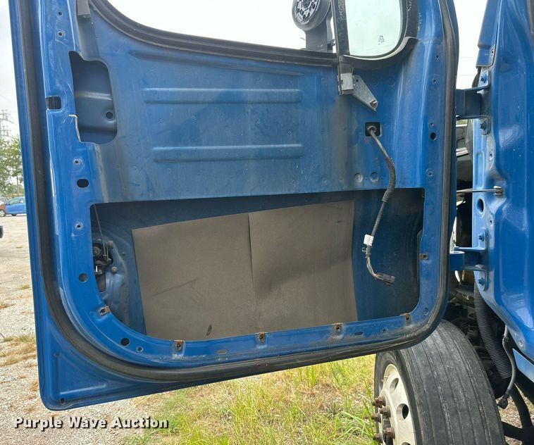 image for item DO7460 2011 Freightliner  Cascadia semi truck