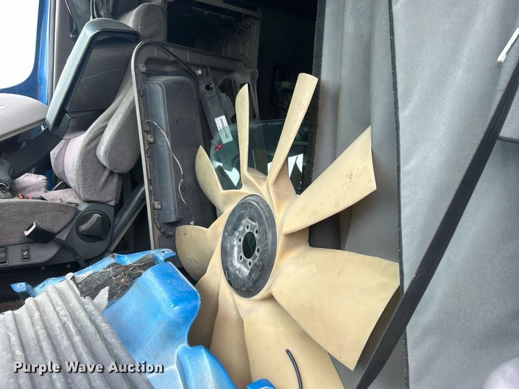 image for item DO7460 2011 Freightliner  Cascadia semi truck