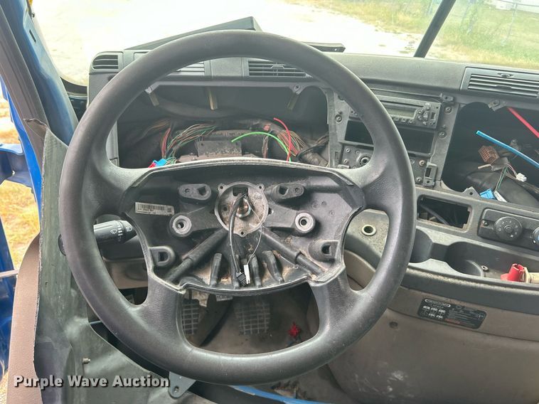 image for item DO7460 2011 Freightliner  Cascadia semi truck