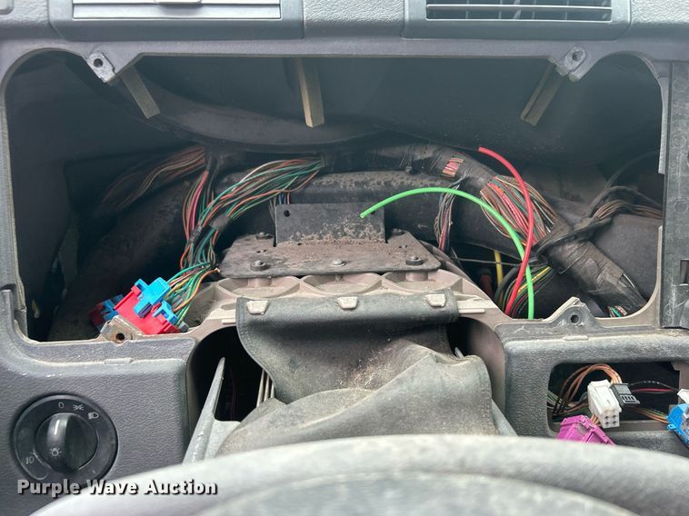 image for item DO7460 2011 Freightliner  Cascadia semi truck