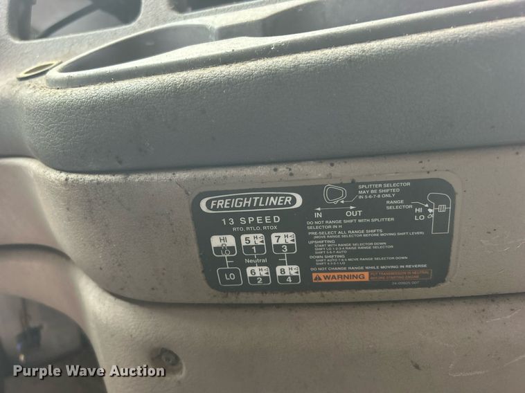 image for item DO7460 2011 Freightliner  Cascadia semi truck