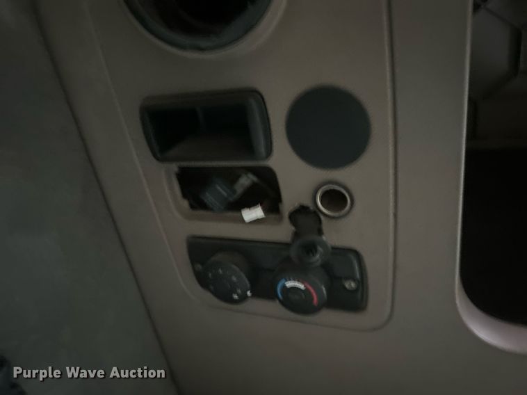 image for item DO7460 2011 Freightliner  Cascadia semi truck