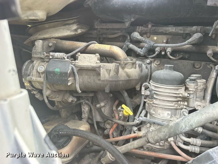 image for item DO7460 2011 Freightliner  Cascadia semi truck