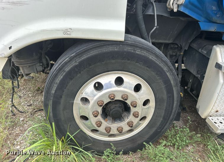 image for item DO7460 2011 Freightliner  Cascadia semi truck