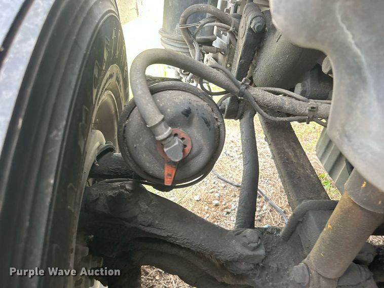 image for item DO7460 2011 Freightliner  Cascadia semi truck