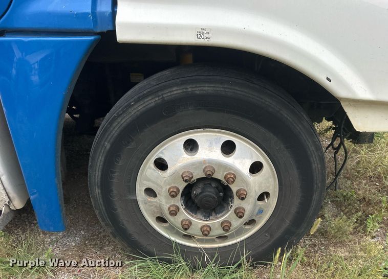 image for item DO7460 2011 Freightliner  Cascadia semi truck