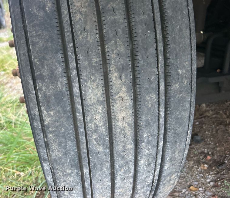 image for item DO7460 2011 Freightliner  Cascadia semi truck