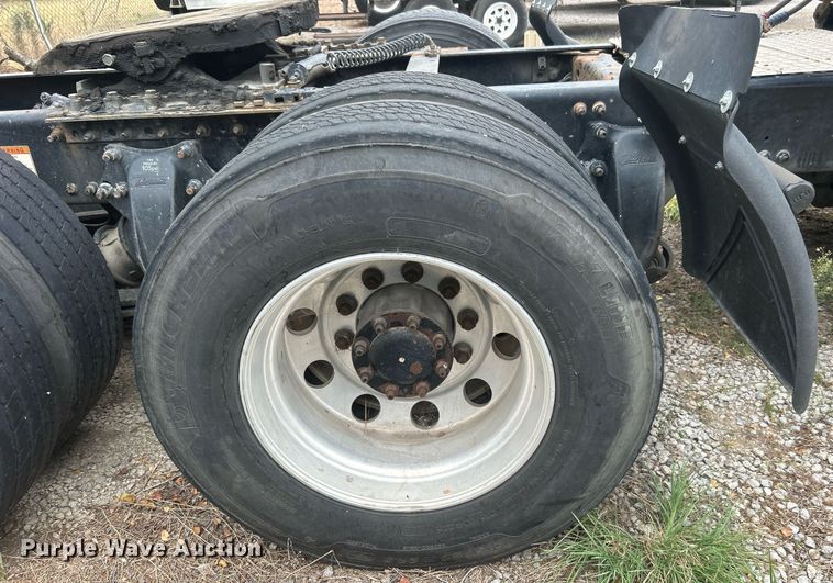 image for item DO7460 2011 Freightliner  Cascadia semi truck