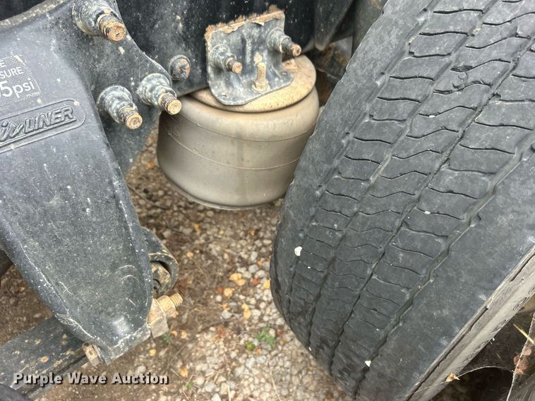 image for item DO7460 2011 Freightliner  Cascadia semi truck