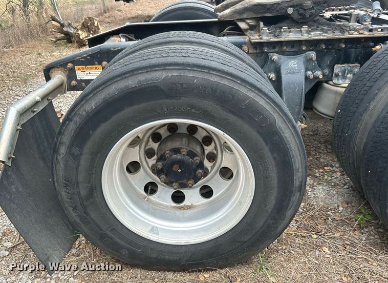 image for item DO7460 2011 Freightliner  Cascadia semi truck