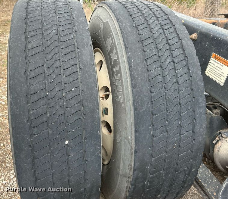 image for item DO7460 2011 Freightliner  Cascadia semi truck