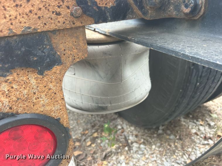 image for item DO7460 2011 Freightliner  Cascadia semi truck