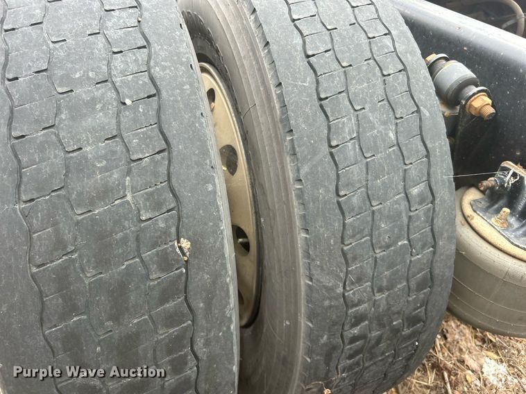 image for item DO7460 2011 Freightliner  Cascadia semi truck